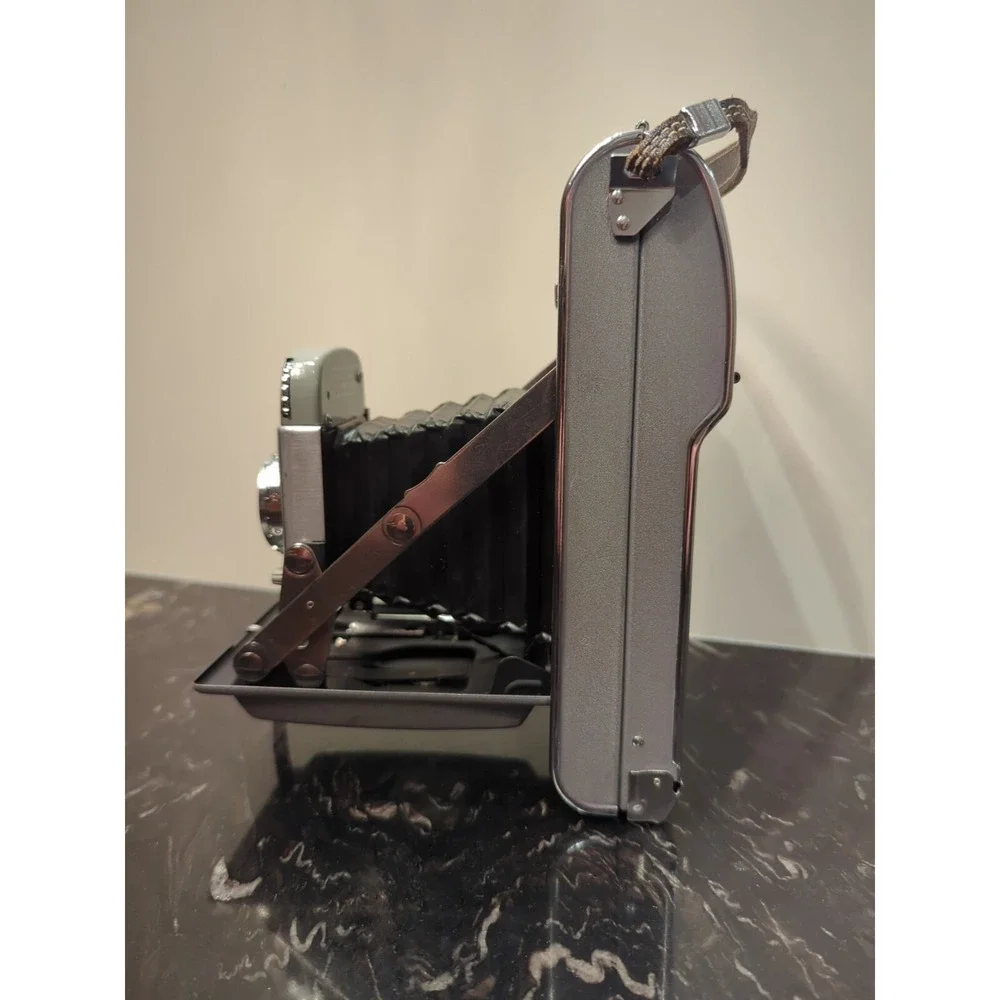 VINTAGE POLAROID LAND CAMERA MODEL 80 with case and accessories